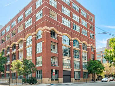 2001 S Calumet Ave APT 711