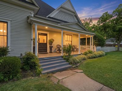 202 E Main St