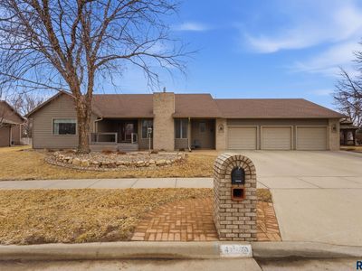 412 E Meadowlark Cir