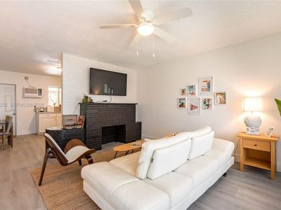 Property at 20 SE 13th Ter, Dania, FL