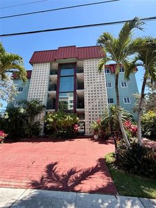 180 SE 20th Ave APT 303