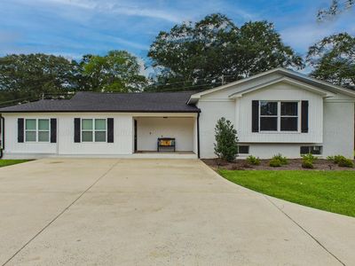1145 Curry Hwy