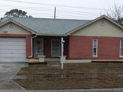 8221 Autumn Oak Ave