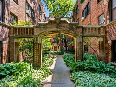 5459 S Ingleside Ave APT 3S
