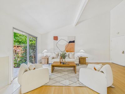 10939 Northshore Sq