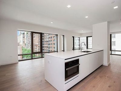 200 E 21st St APT 7C