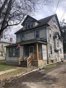 956 Main St
