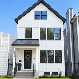 2220 W Fletcher St