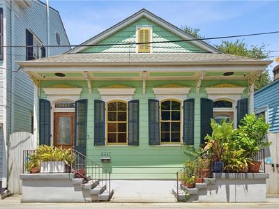 3217 Dauphine St