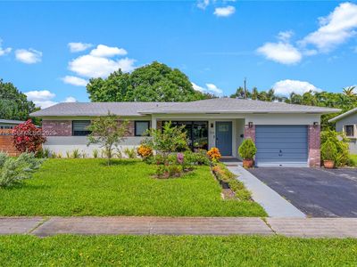 1126 E Hawthorne Cir