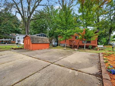 31 Lakeshore Dr