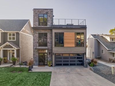 135 Lakeshore Dr