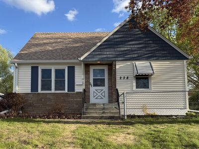 238 Macarthur St E