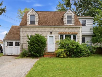 210 Greenlawn Terrace