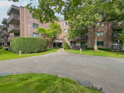 917 Vose Dr APT 102