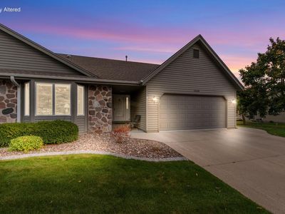 1323 Stonewood CIRCLE