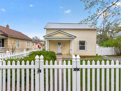 117 3rd Ave E