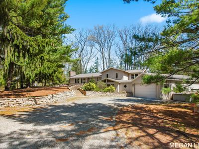 7135 Lakeshore Dr