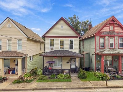 320 N 1st St