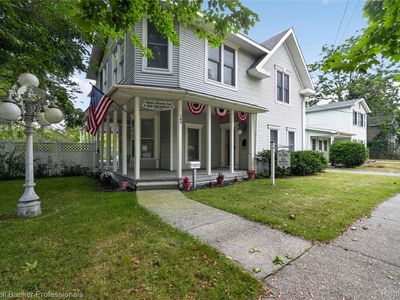 108 College St