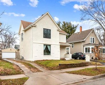 1301 Hewitt Ave