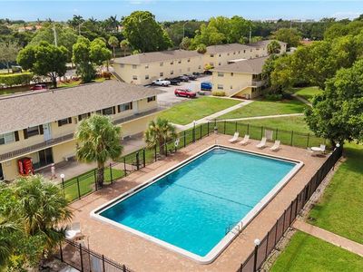 3325 Airport Rd N #G4