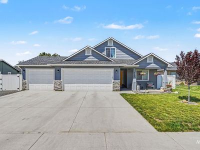 319 Maverick St
