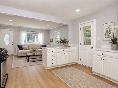 20 Rayburn Rd #1