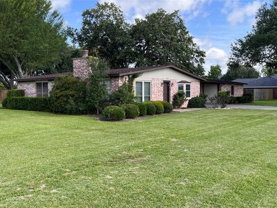 Property at 103 Greenbriar Dr, Wharton, TX