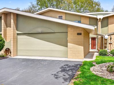 1237 W Nicolet Cir
