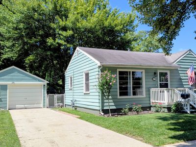 216 2nd St