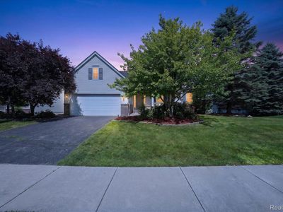 860 Island Lake Dr