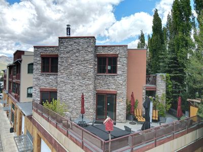 360 E 9th St Unit 7B