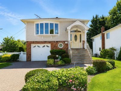 49 Lee Avenue