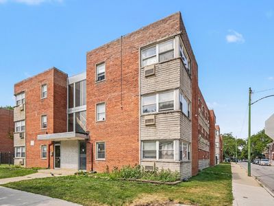 2401 W Balmoral Ave APT 1C