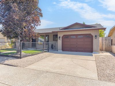 1045 Angler Ln