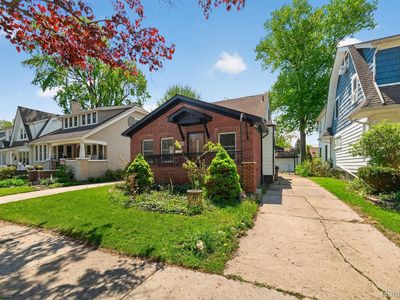 Property at 1781 Brys Dr, Grosse Pointe Woods, MI