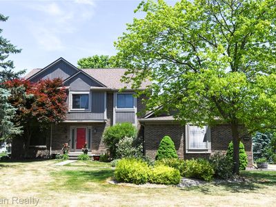 Property at 22200 Heatheridge Ln, Northville, MI