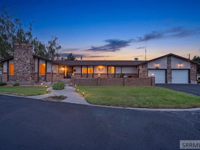 2224 E Highway 33
