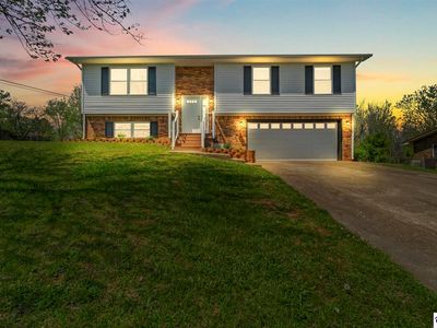 1352 Hunters Ln