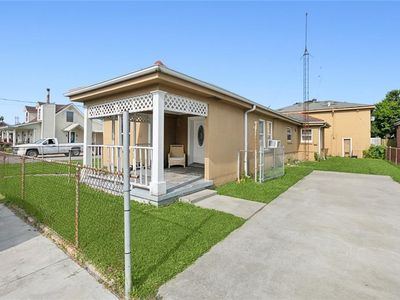 2200 Trio St