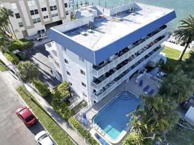 800 Bayway Blvd APT 28