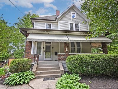 6114 Woodmont Ave