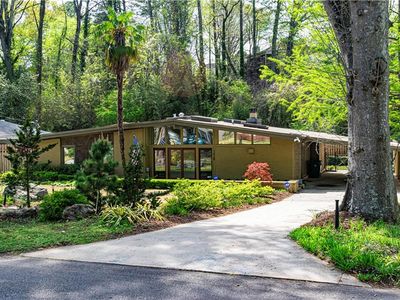 1428 Brook Valley Ln NE