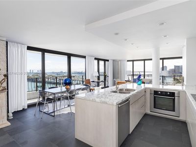 555 NE 15th St APT 20A