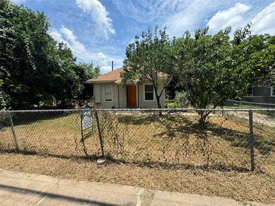 1133 Saucedo St