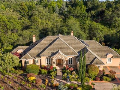 2620 Vineyard Dr