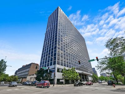 4343 N Clarendon Ave APT 1505