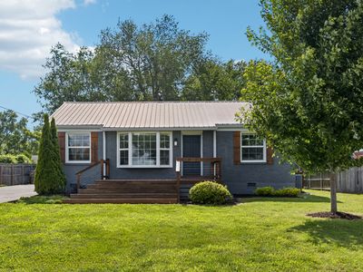 3221 Holbrook Dr