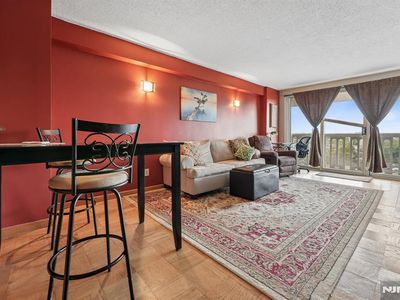 555 North Ave APT 8W